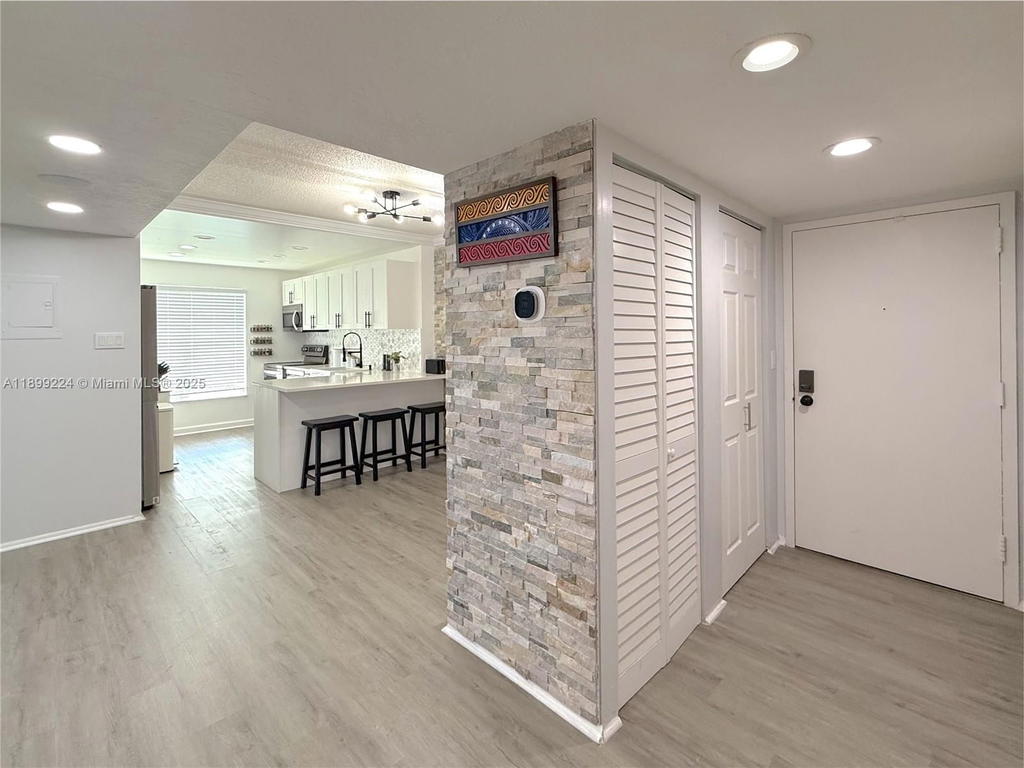Real estate property located at 4160 Inverrary Dr #212, Broward, Manors Of Inverrary I-5, Lauderhill, FL