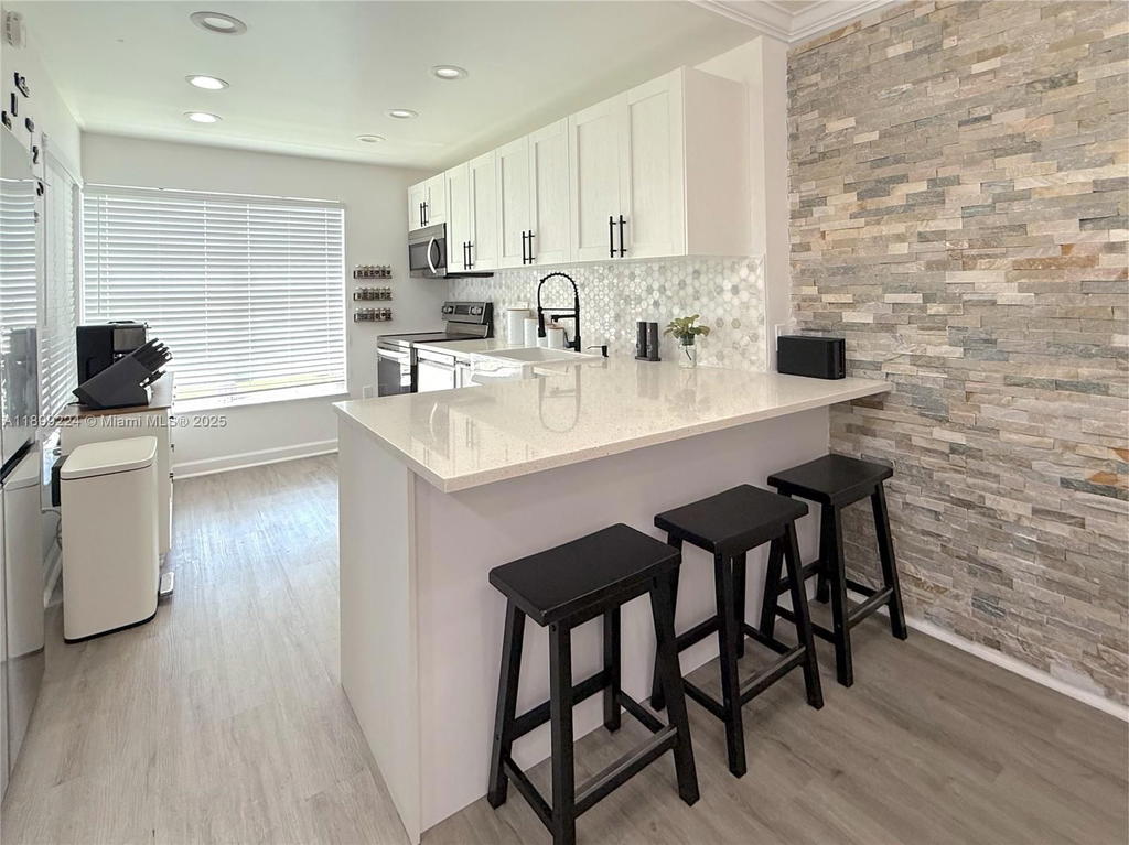 Real estate property located at 4160 Inverrary Dr #212, Broward, Manors Of Inverrary I-5, Lauderhill, FL