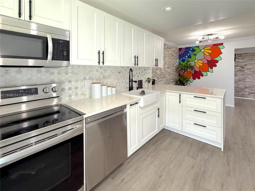 Real estate property located at 4160 Inverrary Dr #212, Broward, Manors Of Inverrary I-5, Lauderhill, FL
