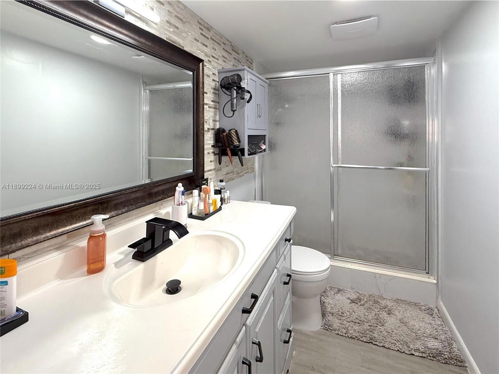 Real estate property located at 4160 Inverrary Dr #212, Broward, Manors Of Inverrary I-5, Lauderhill, FL