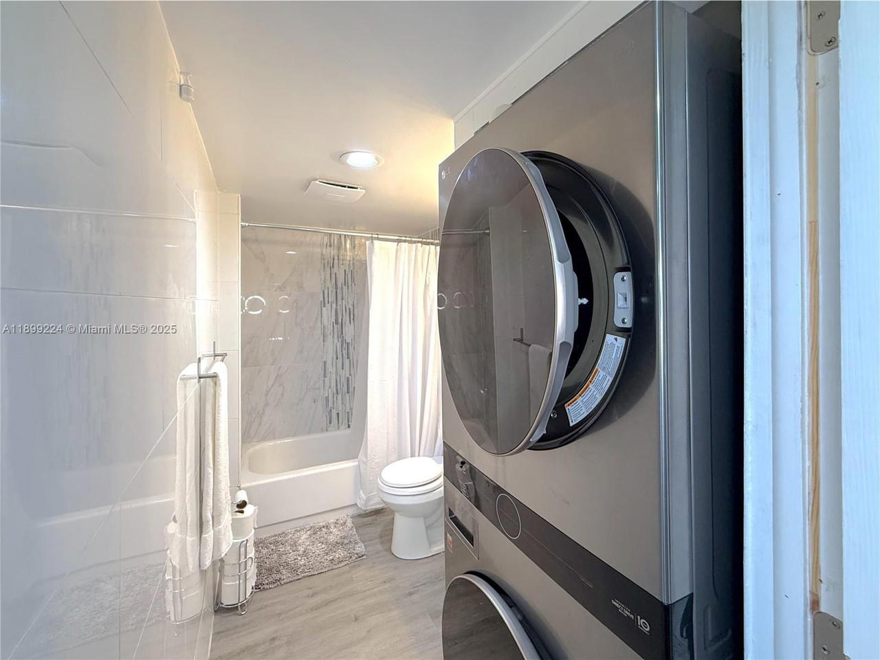 Real estate property located at 4160 Inverrary Dr #212, Broward, Manors Of Inverrary I-5, Lauderhill, FL
