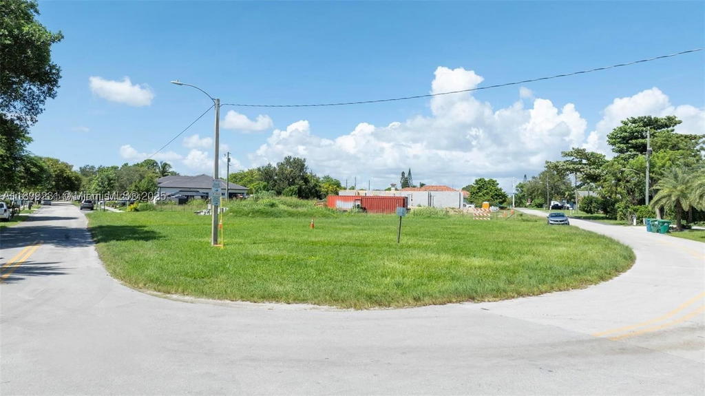 Real estate property located at 9800 213th St, Miami-dade, Lincoln City Sec G, Cutler Bay, FL
