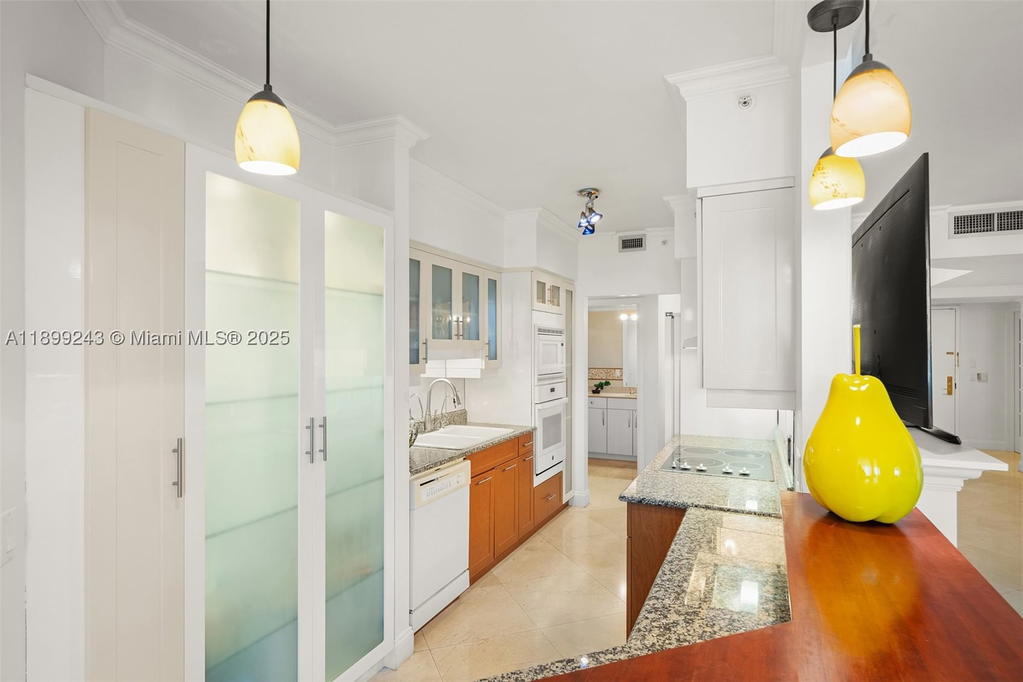 Real estate property located at 4775 Collins Ave #1708, Miami-dade, Green Diamond Condo, Miami Beach, FL