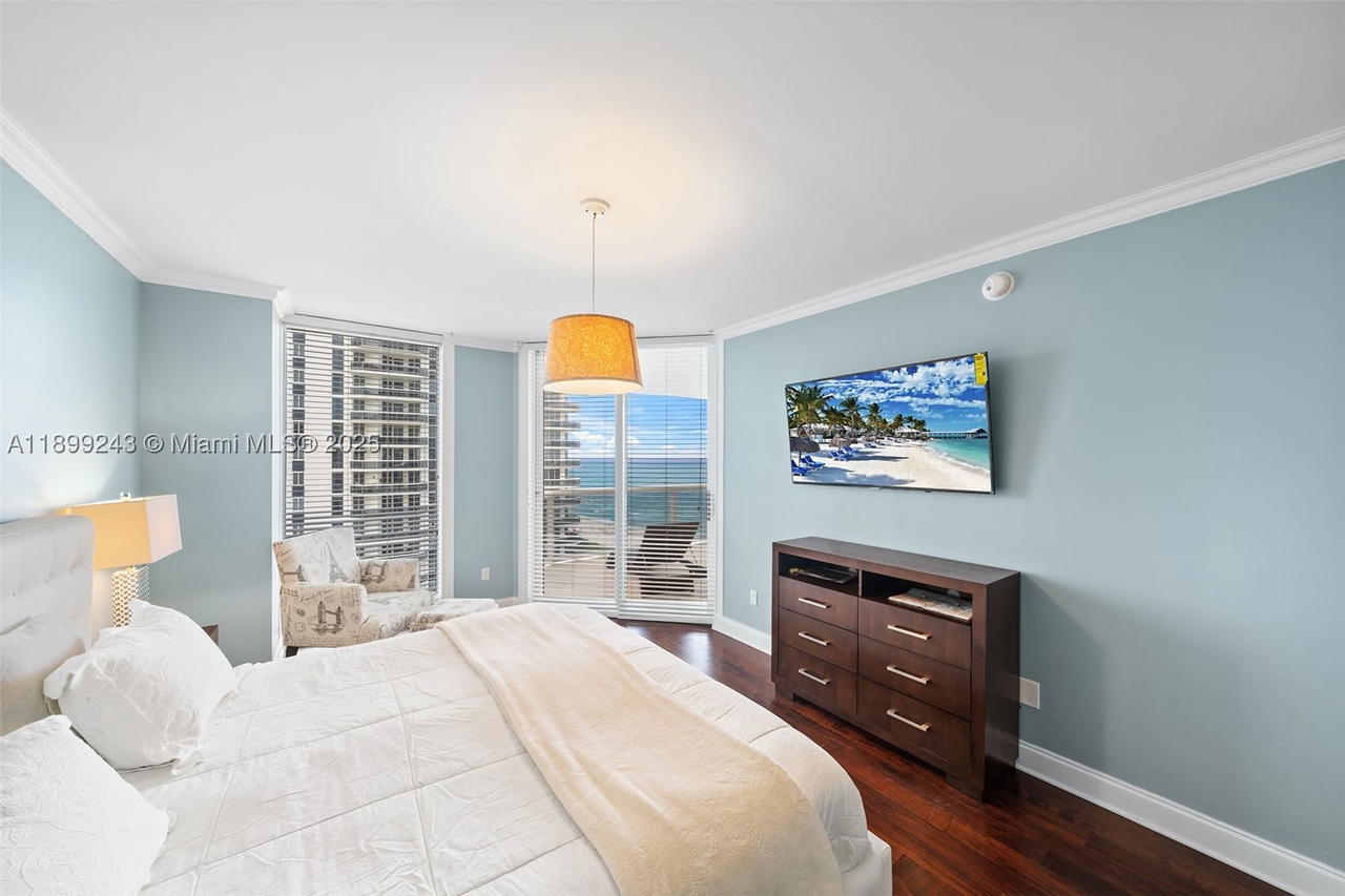Real estate property located at 4775 Collins Ave #1708, Miami-dade, Green Diamond Condo, Miami Beach, FL