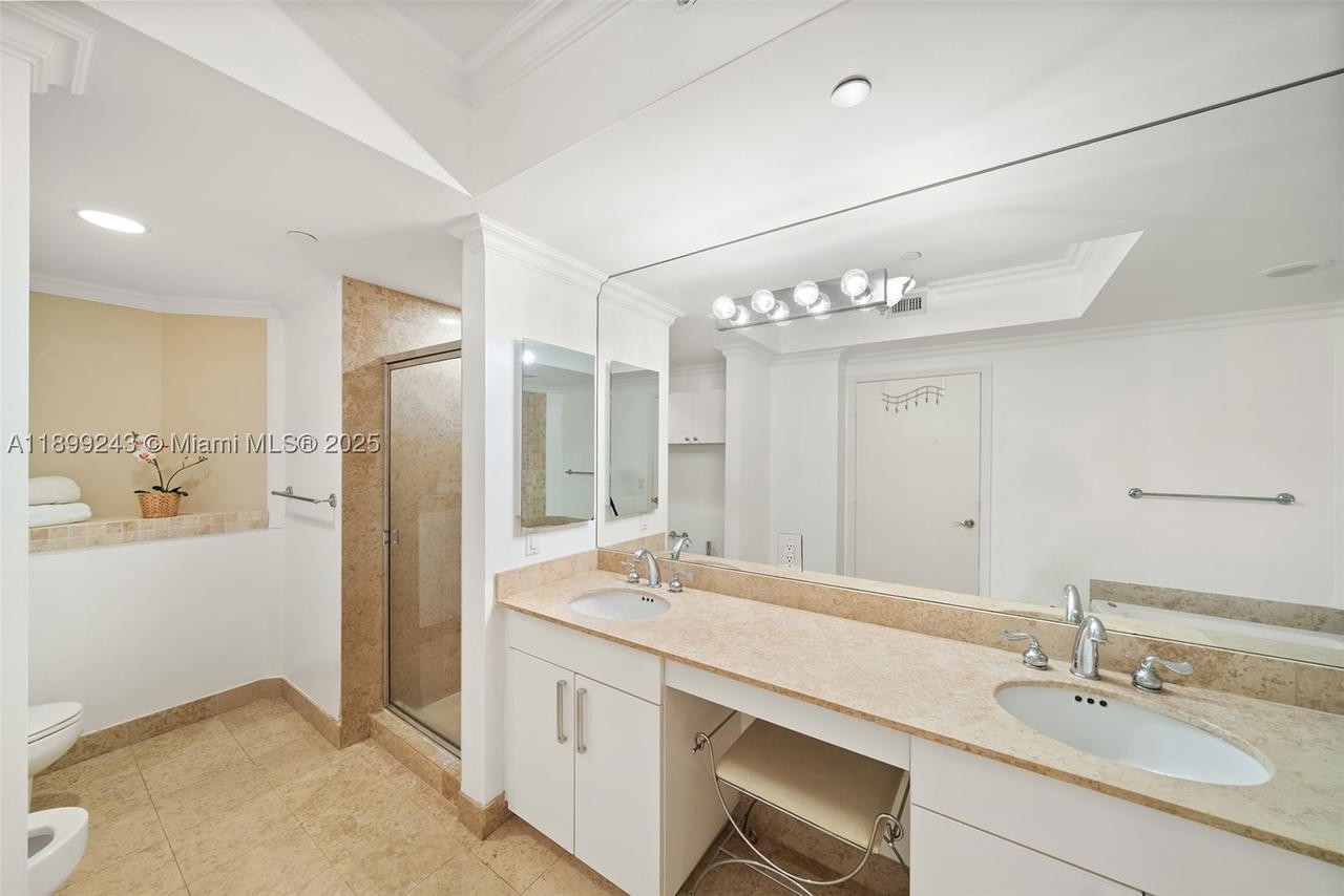 Real estate property located at 4775 Collins Ave #1708, Miami-dade, Green Diamond Condo, Miami Beach, FL