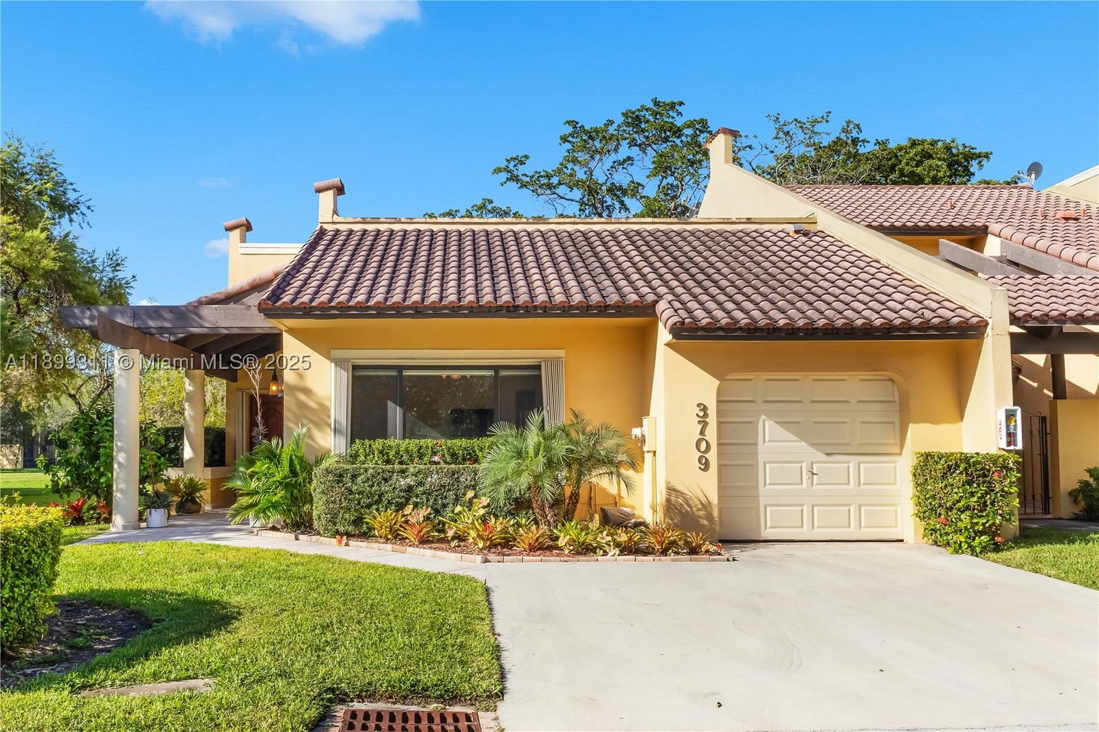 Real estate property located at 3709 Alcantara Ave A-83, Miami-dade, Costa Del Sol Condo C, Doral, FL