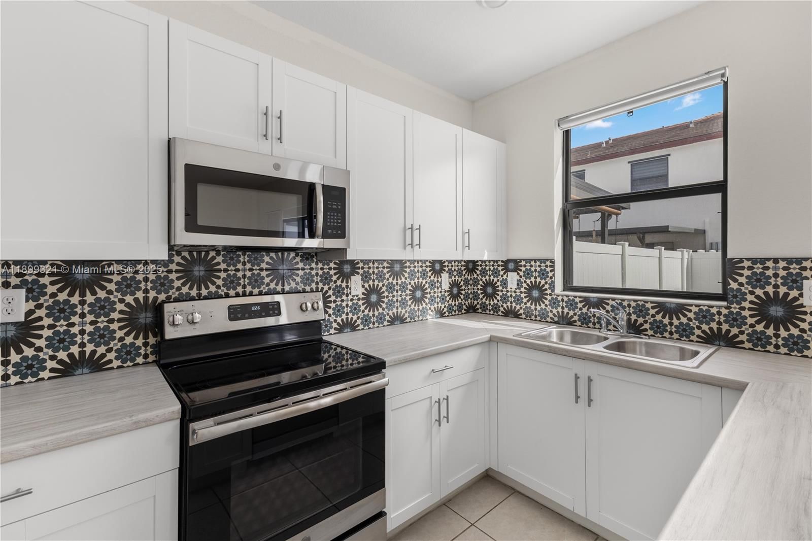 Real estate property located at 10611 33rd Ct, Miami-dade, Aquabella Section Two, Hialeah, FL