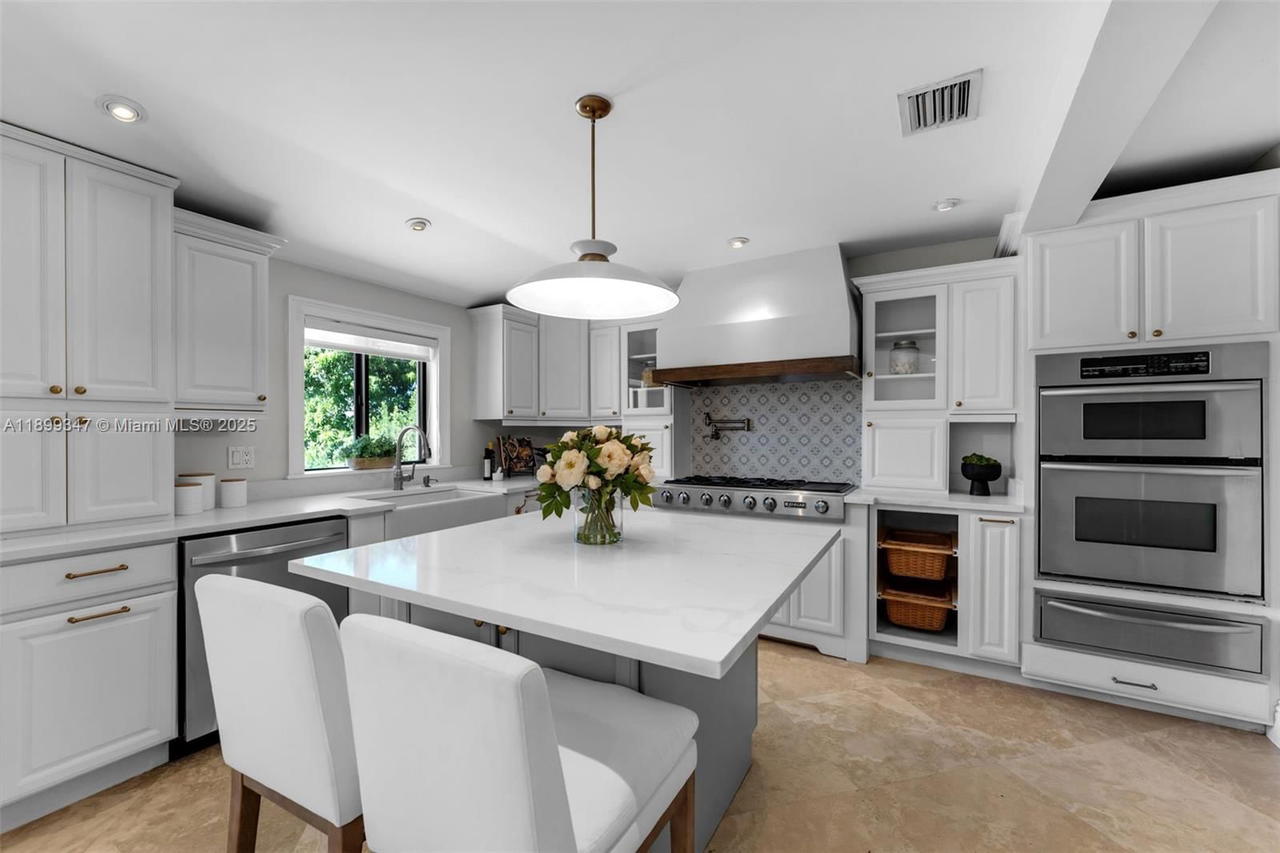 Real estate property located at 14940 Egan Ln, Miami-dade, Miami Lakes Sec 3, Miami Lakes, FL