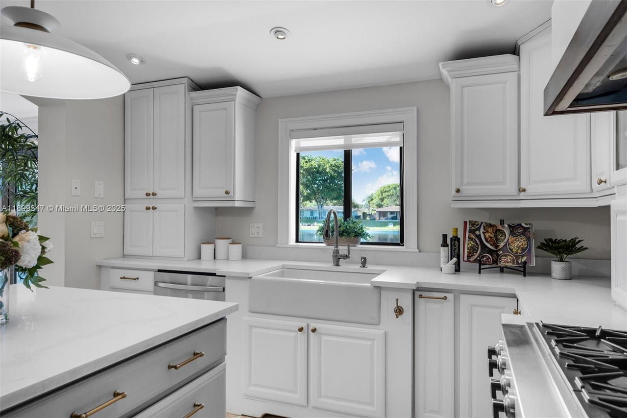 Real estate property located at 14940 Egan Ln, Miami-dade, Miami Lakes Sec 3, Miami Lakes, FL