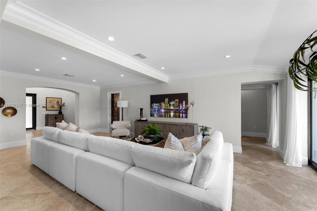 Real estate property located at 14940 Egan Ln, Miami-dade, Miami Lakes Sec 3, Miami Lakes, FL