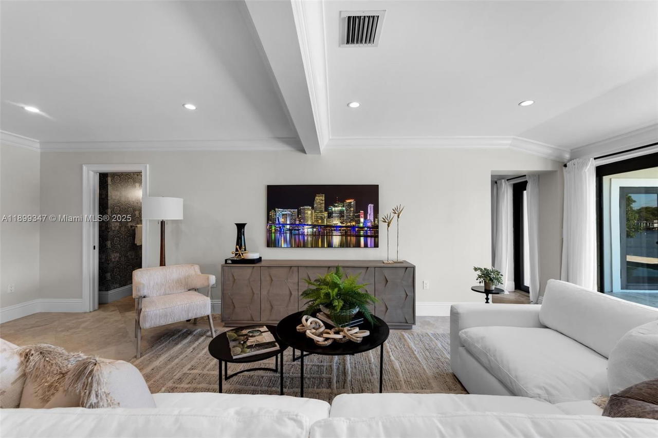 Real estate property located at 14940 Egan Ln, Miami-dade, Miami Lakes Sec 3, Miami Lakes, FL