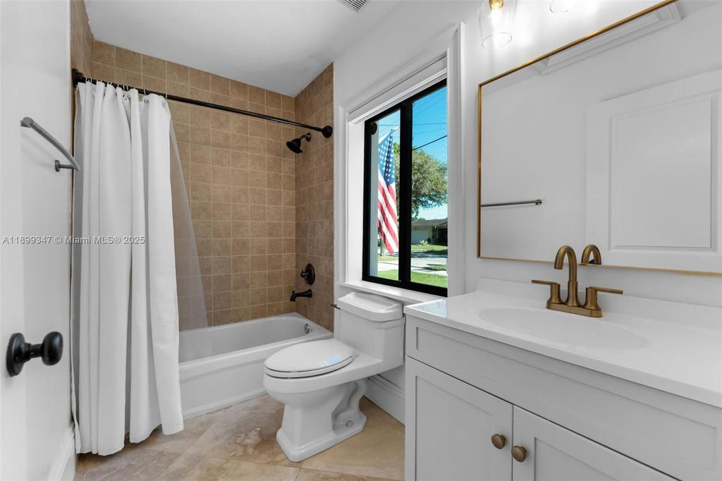 Real estate property located at 14940 Egan Ln, Miami-dade, Miami Lakes Sec 3, Miami Lakes, FL