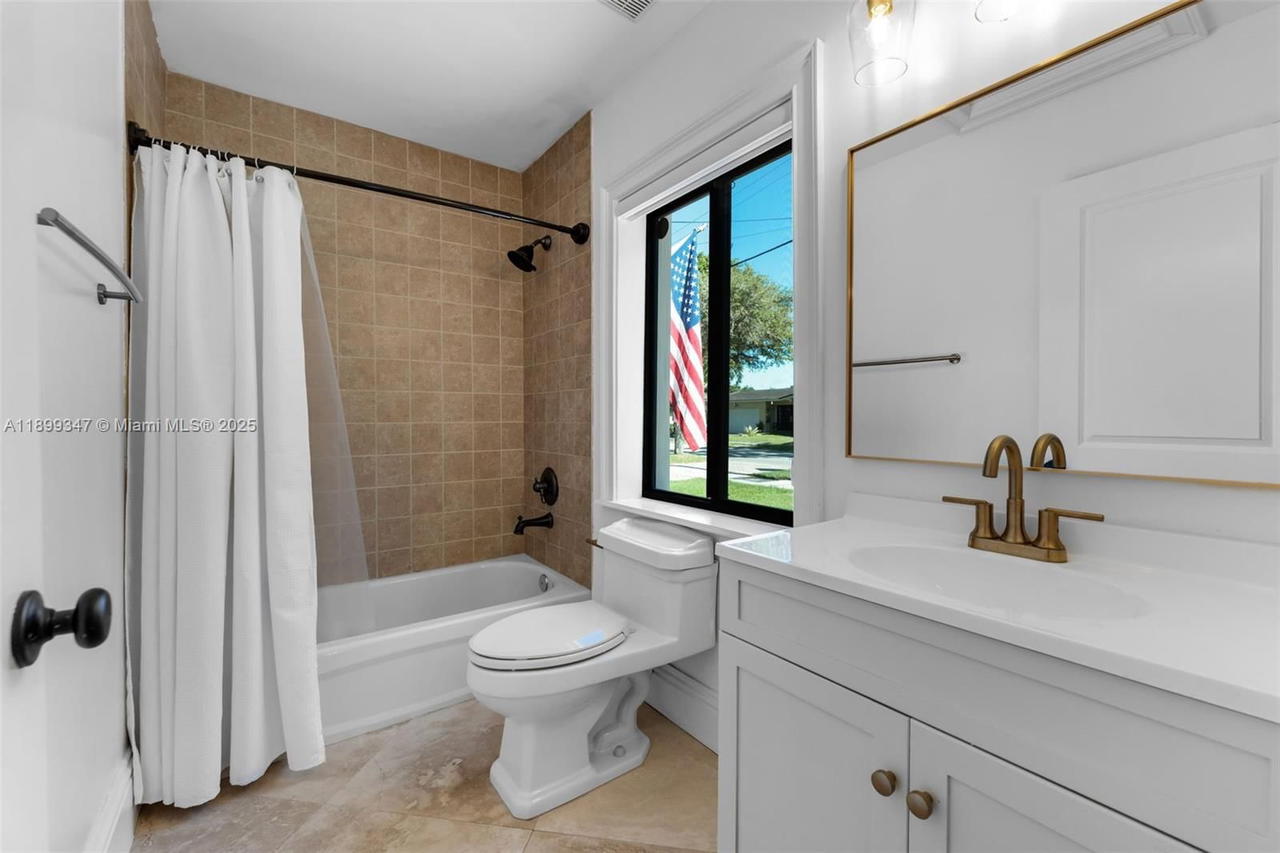 Real estate property located at 14940 Egan Ln, Miami-dade, Miami Lakes Sec 3, Miami Lakes, FL