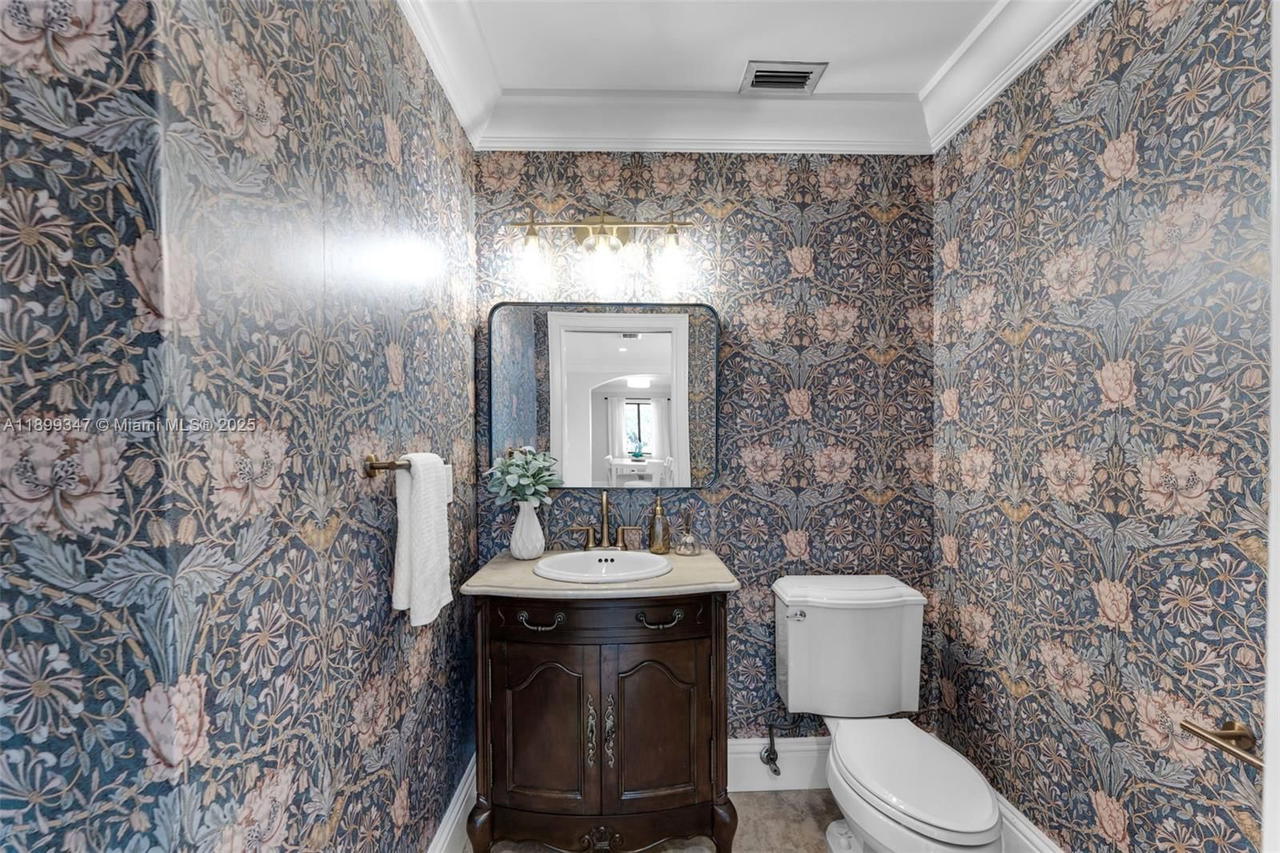 Real estate property located at 14940 Egan Ln, Miami-dade, Miami Lakes Sec 3, Miami Lakes, FL