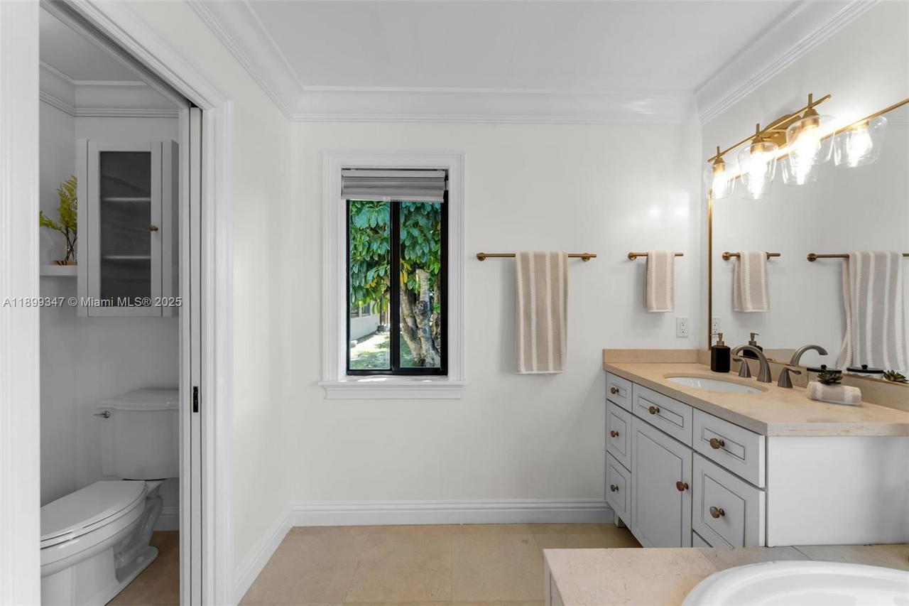 Real estate property located at 14940 Egan Ln, Miami-dade, Miami Lakes Sec 3, Miami Lakes, FL
