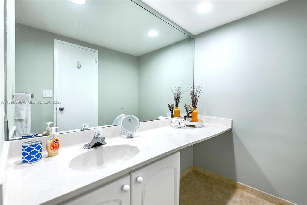 Real estate property located at 4001 Ocean Dr #12K, Broward, Sian Ocean Residences Con, Hollywood, FL