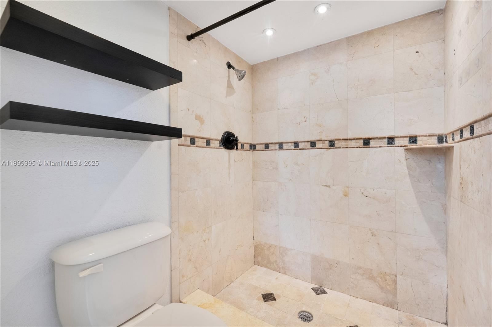 Real estate property located at 6475 Oakland Park Blvd #210, Broward, Isles Of Inverrary I Cond, Lauderhill, FL