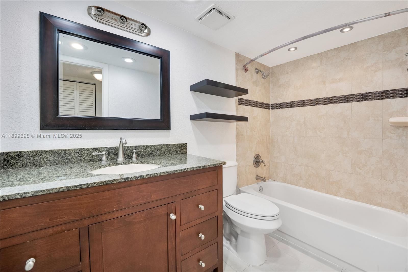 Real estate property located at 6475 Oakland Park Blvd #210, Broward, Isles Of Inverrary I Cond, Lauderhill, FL