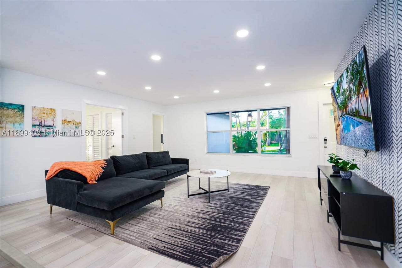 Real estate property located at 1244 Garfield St, Broward, Country Club Homes, Hollywood, FL