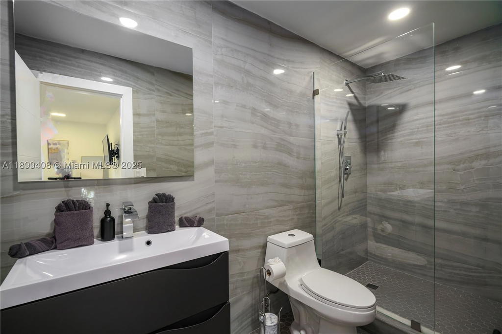 Real estate property located at 1244 Garfield St, Broward, Country Club Homes, Hollywood, FL