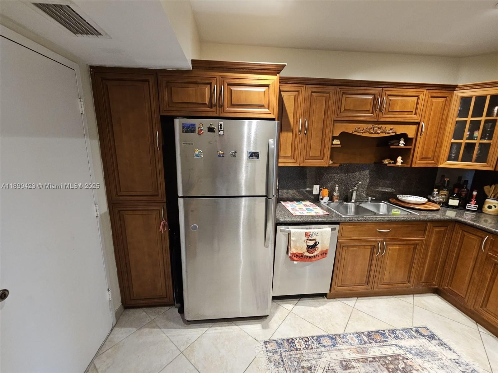 Real estate property located at 4200 Hillcrest Dr #1015, Broward, Hillcrest East No 24 Cond, Hollywood, FL