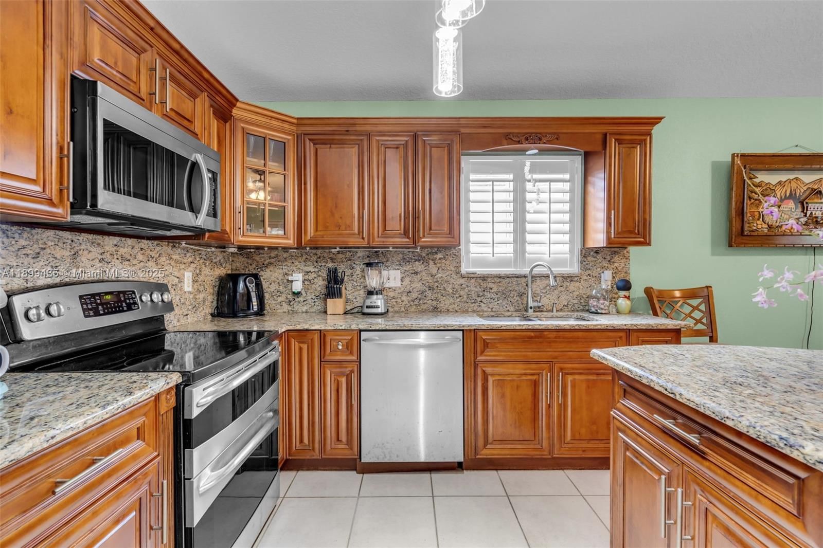 Real estate property located at 7967 186th Ter, Miami-dade, Saminik Sub, Hialeah, FL