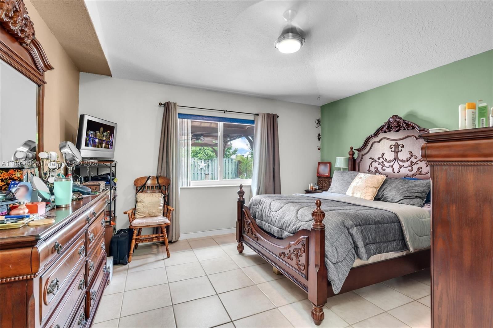 Real estate property located at 7967 186th Ter, Miami-dade, Saminik Sub, Hialeah, FL