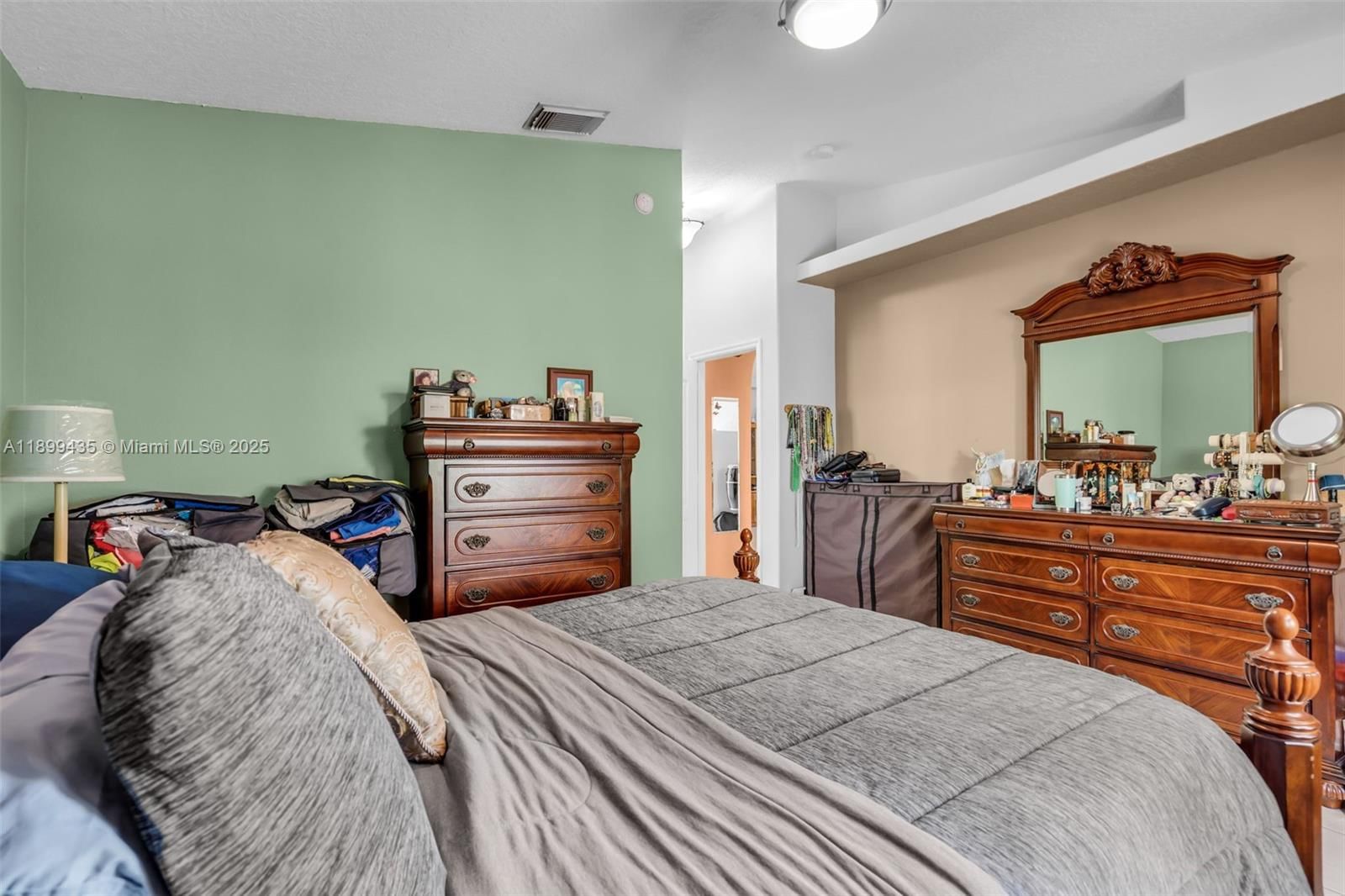 Real estate property located at 7967 186th Ter, Miami-dade, Saminik Sub, Hialeah, FL