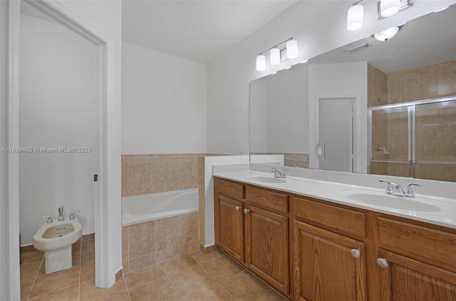 Real estate property located at 11470 79th Ln, Miami-dade, Doral Isles North Sec Two, Doral, FL