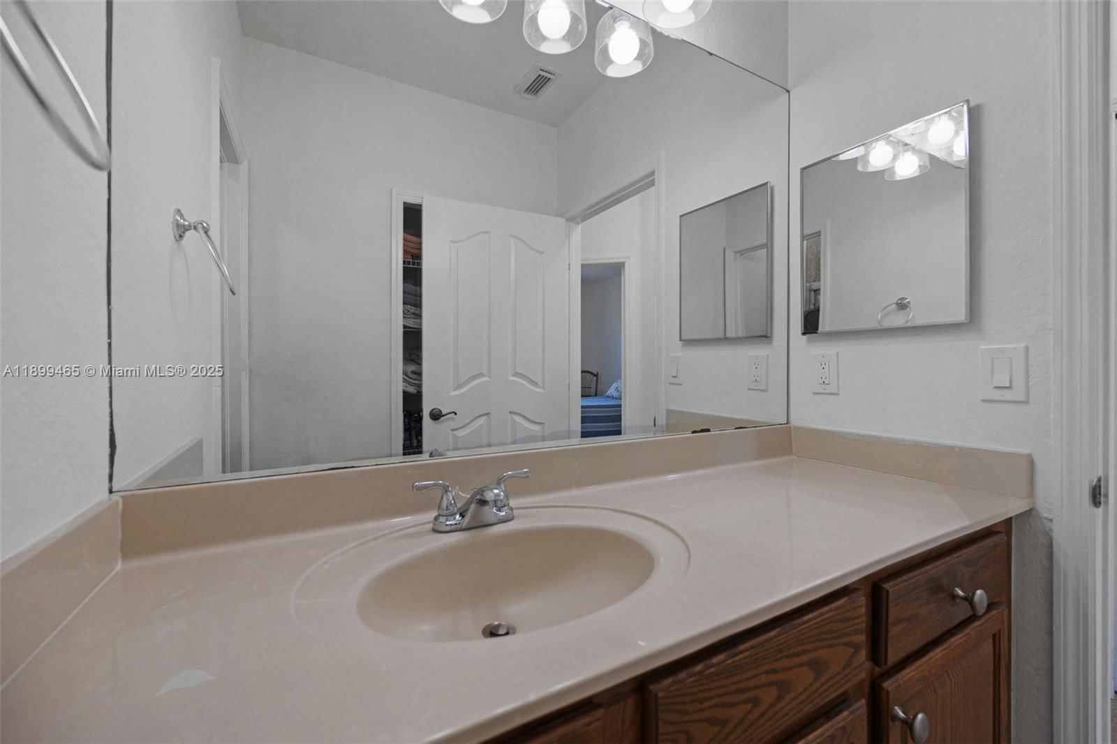 Real estate property located at 11470 79th Ln, Miami-dade, Doral Isles North Sec Two, Doral, FL