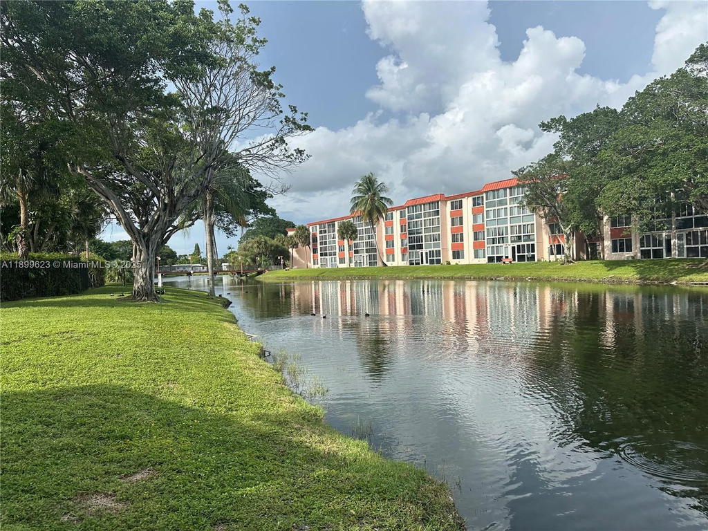 Real estate property located at 1101 58th Ter #108, Broward, Water Bridge 1 Condo, Sunrise, FL