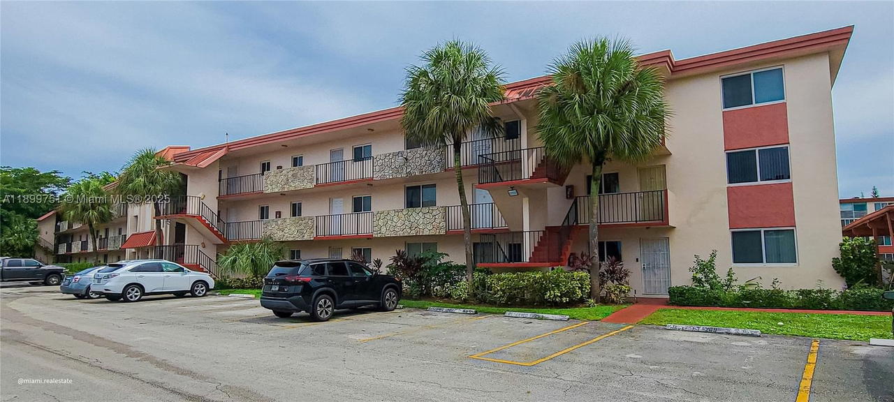 Real estate property located at 1080 Del Lago Cir #201, Broward, Water Bridge 3 Condo, Sunrise, FL