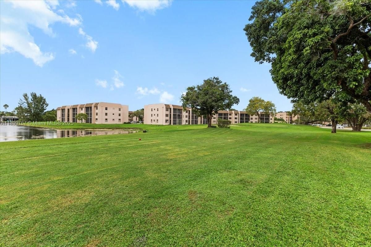 Real estate property located at 10402 Sunrise Lakes Blvd #103, Broward, Sunrise Lakes 217 Condo, Sunrise, FL