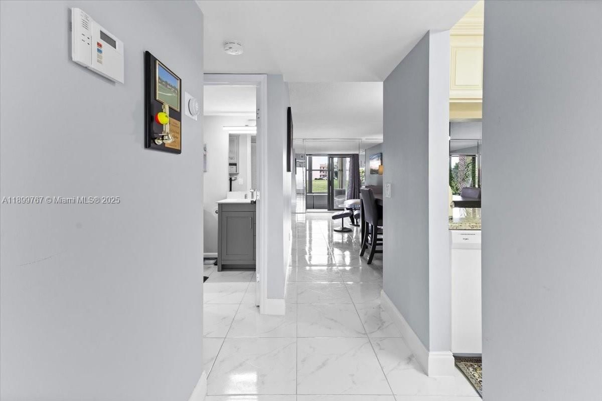Real estate property located at 10402 Sunrise Lakes Blvd #103, Broward, Sunrise Lakes 217 Condo, Sunrise, FL