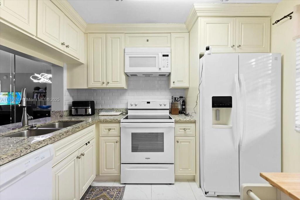 Real estate property located at 10402 Sunrise Lakes Blvd #103, Broward, Sunrise Lakes 217 Condo, Sunrise, FL