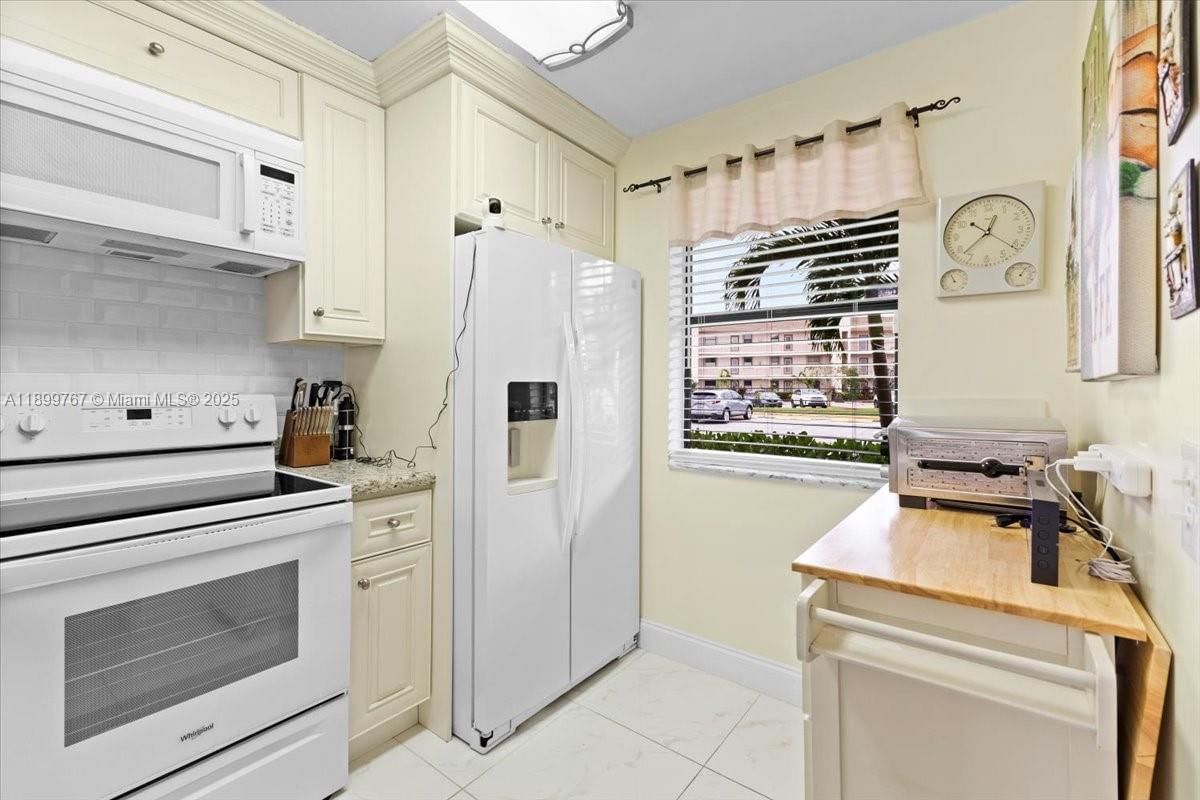 Real estate property located at 10402 Sunrise Lakes Blvd #103, Broward, Sunrise Lakes 217 Condo, Sunrise, FL