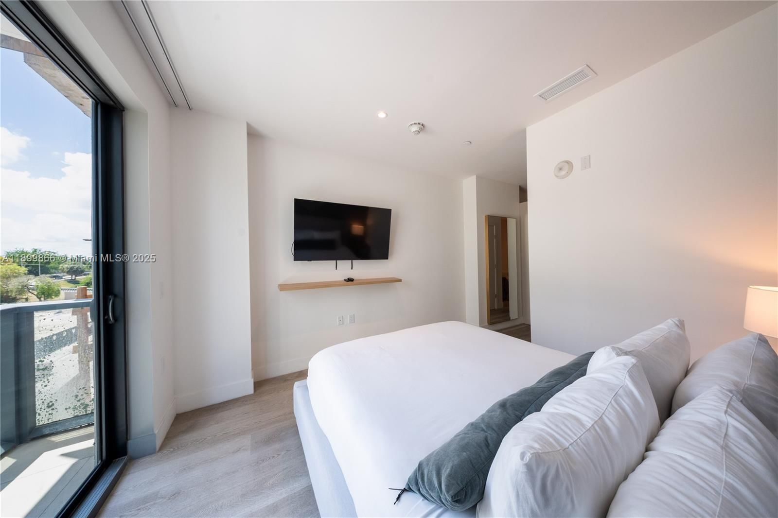 Real estate property located at 229 9th #218, Miami-dade, Smart Brickell, Miami, FL