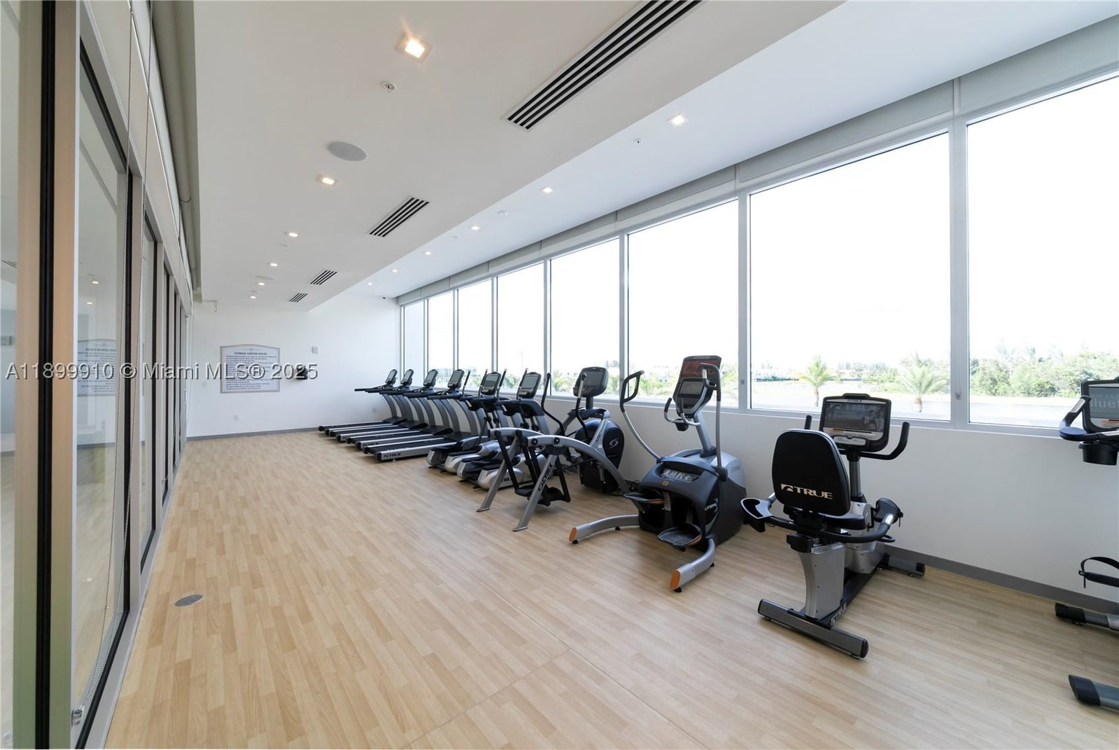 Real estate property located at 10245 63rd Ter #206, Miami-dade, Landmark At Doral Condo N, Doral, FL