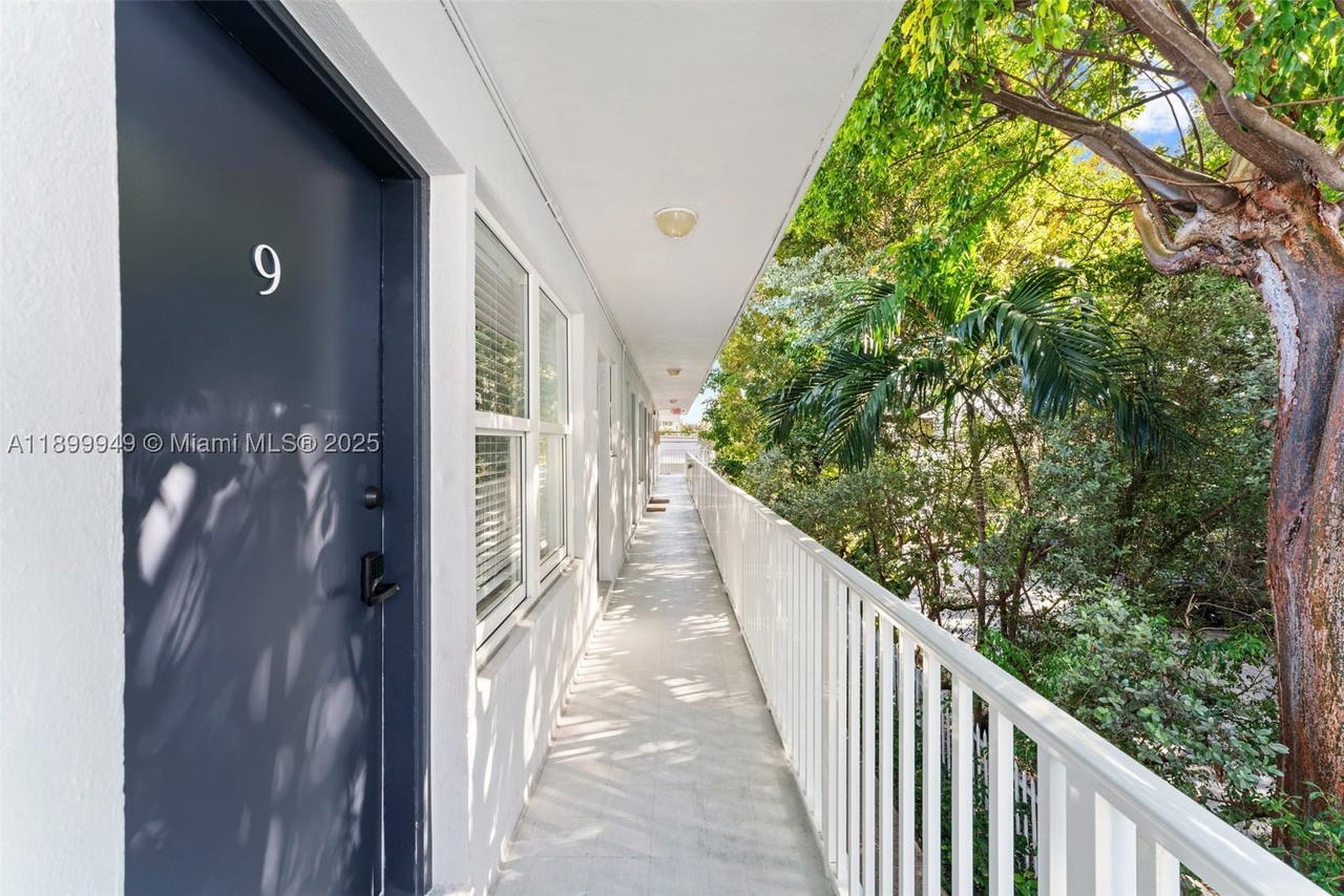 Real estate property located at 1515 WEST AVE #9, Miami-dade, Westgate, Miami Beach, FL