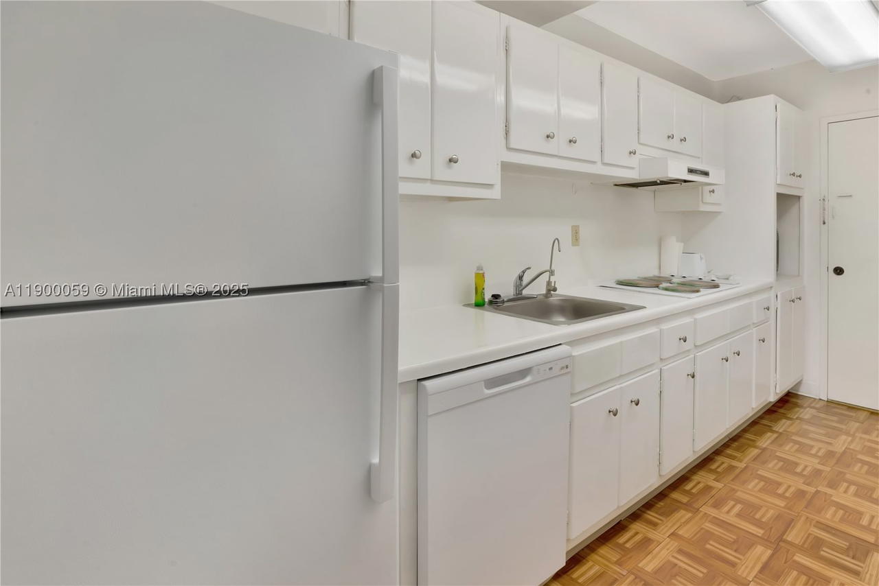 Real estate property located at 100 Lincoln Rd #607, Miami-dade, The Decoplage Condo, Miami Beach, FL