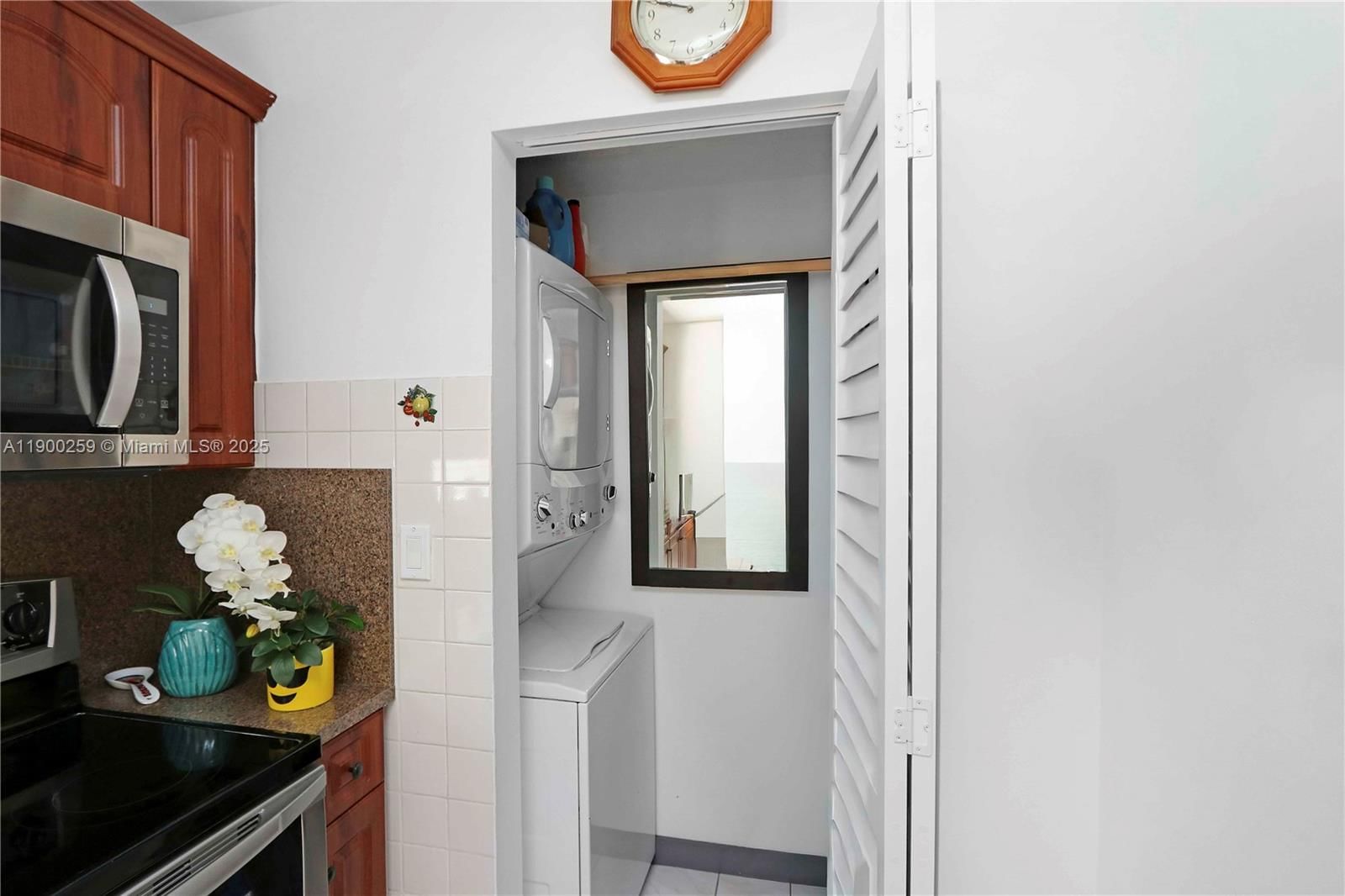Real estate property located at 14901 80th St #211, Miami-dade, The Seasons Villas & Thms, Miami, FL