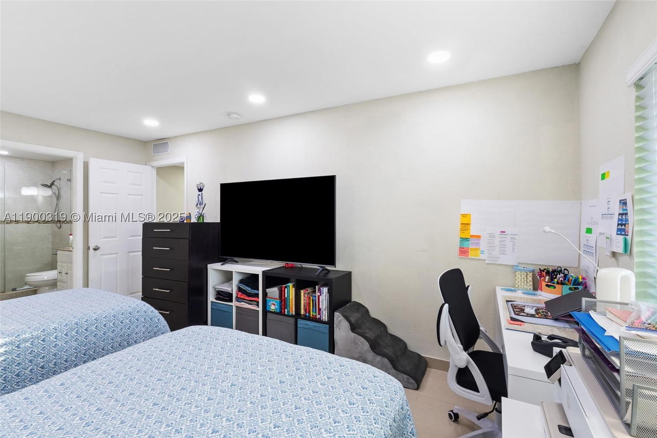 Real estate property located at 5665 20th Ave #212, Miami-dade, Westland Gardens Condo, Hialeah, FL