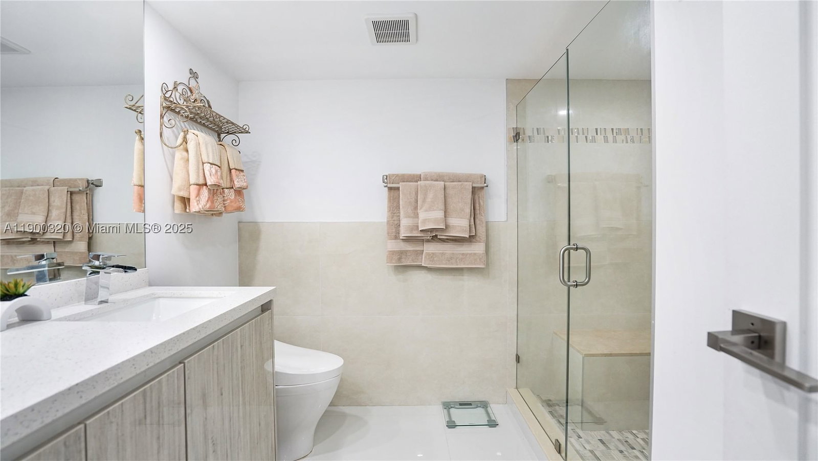 Real estate property located at 2017 Ocean Dr #1510, Broward, Avant Garde Condo, Hallandale Beach, FL