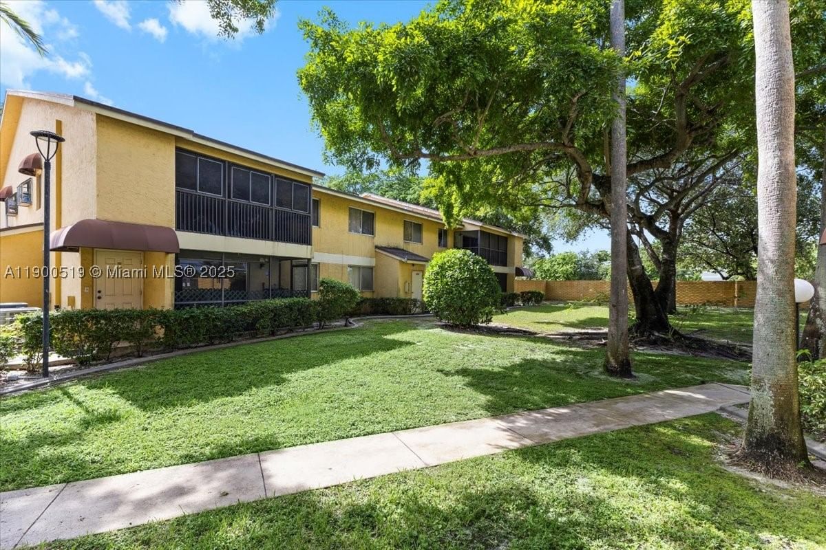 Real estate property located at 3047 Oakland Forest Dr #204, Broward, Oakland Forest Club Condo, Oakland Park, FL
