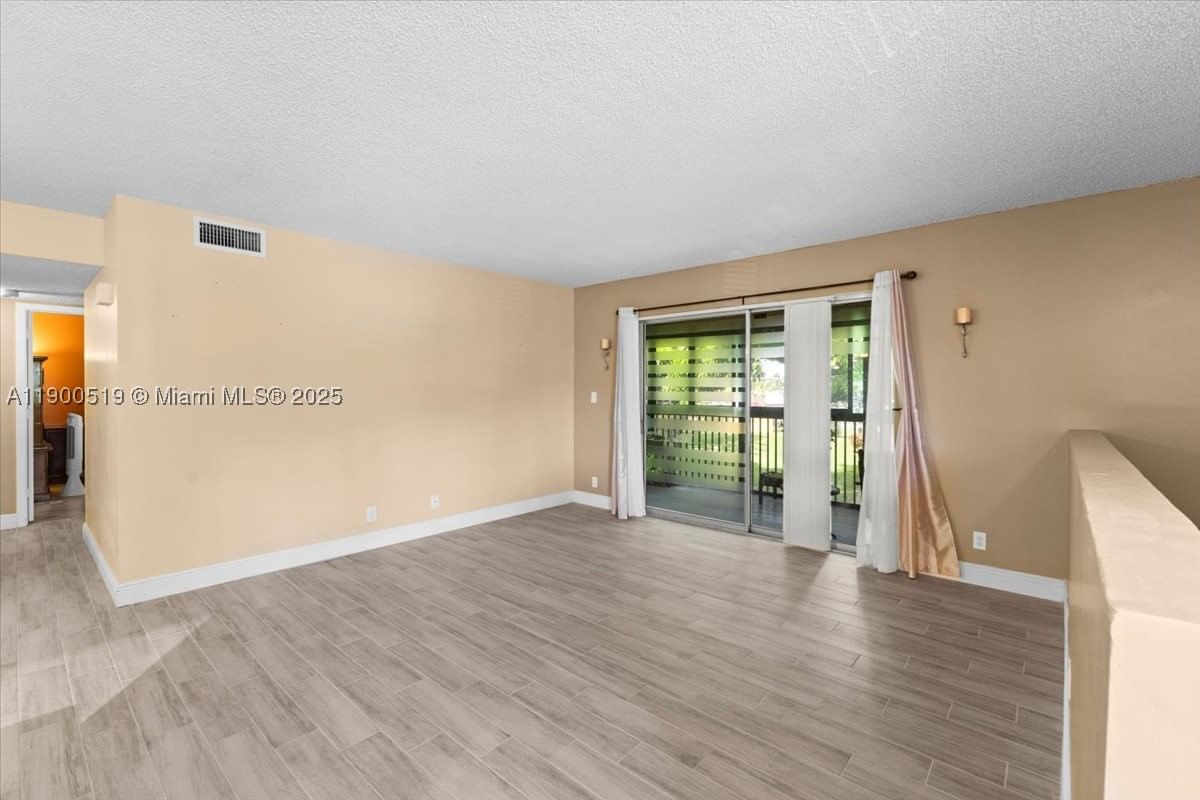 Real estate property located at 3047 Oakland Forest Dr #204, Broward, Oakland Forest Club Condo, Oakland Park, FL
