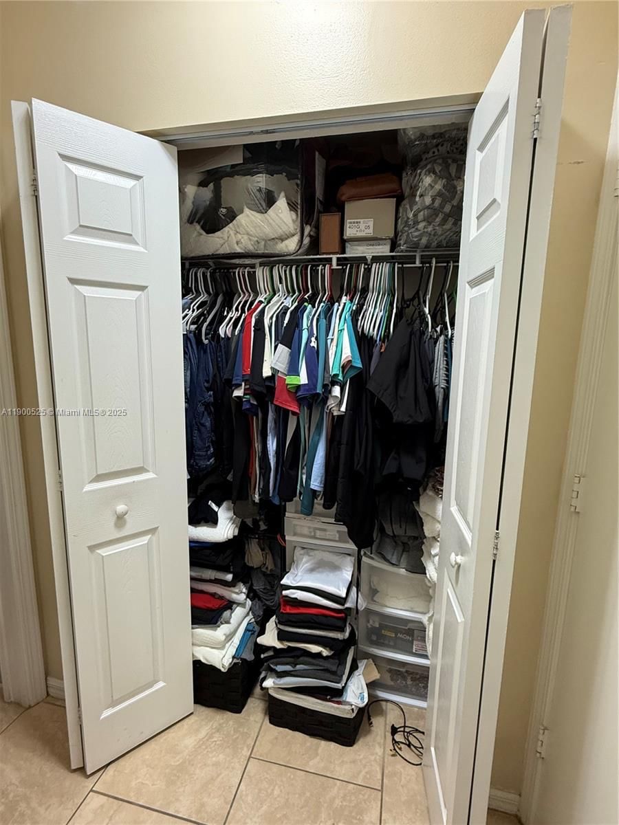 Real estate property located at 11050 196th St #201, Miami-dade, Paradise Pointe Condo, Cutler Bay, FL
