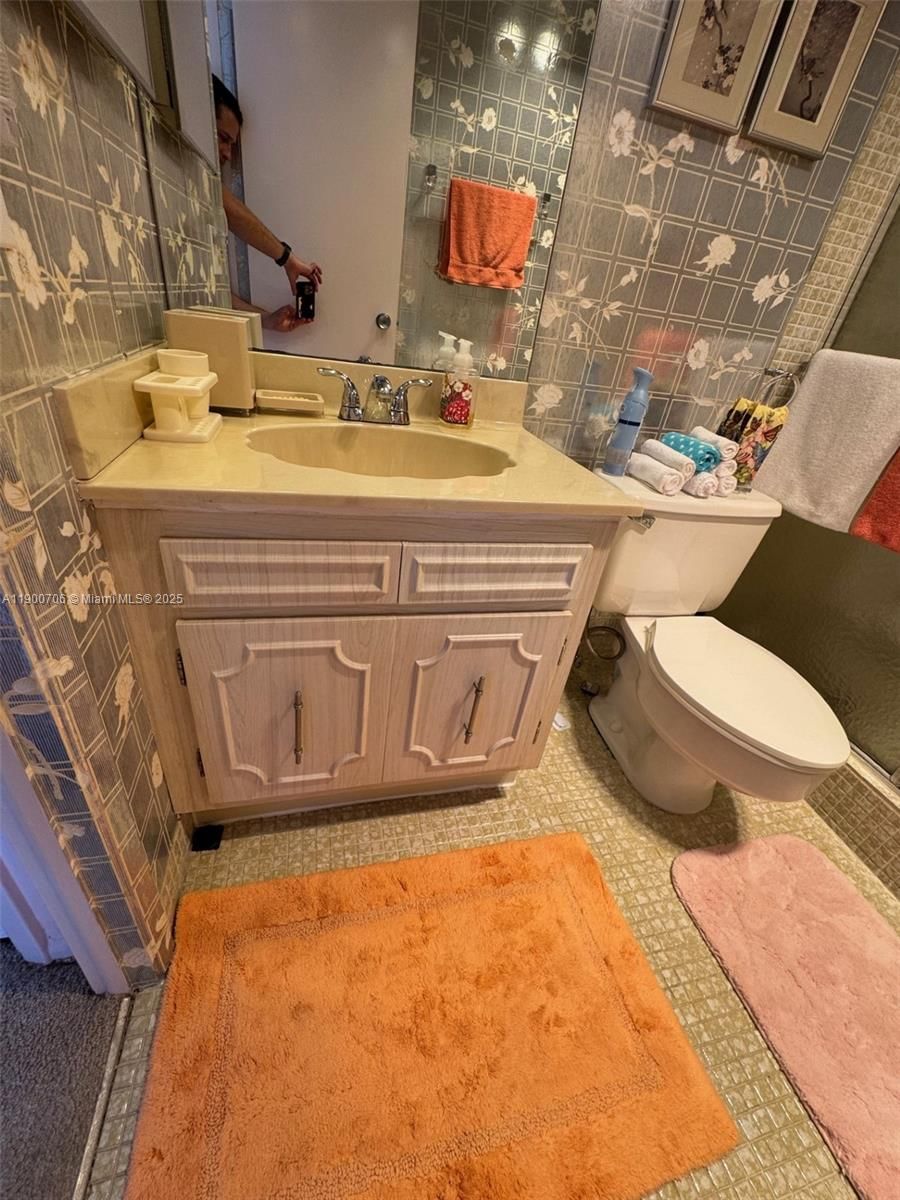 Real estate property located at 3080 Course Dr #704, Broward, No 51 Palm-aire Country C, Pompano Beach, FL