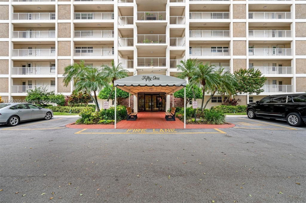 Real estate property located at 3080 Course Dr #704, Broward, No 51 Palm-aire Country C, Pompano Beach, FL