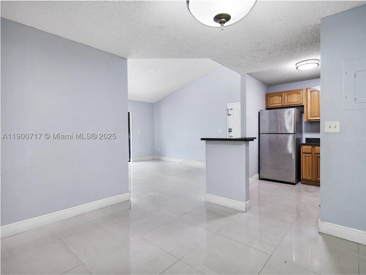 Real estate property located at 15520 80th St B-301, Miami-dade, The Courts At Kendall Con, Miami, FL