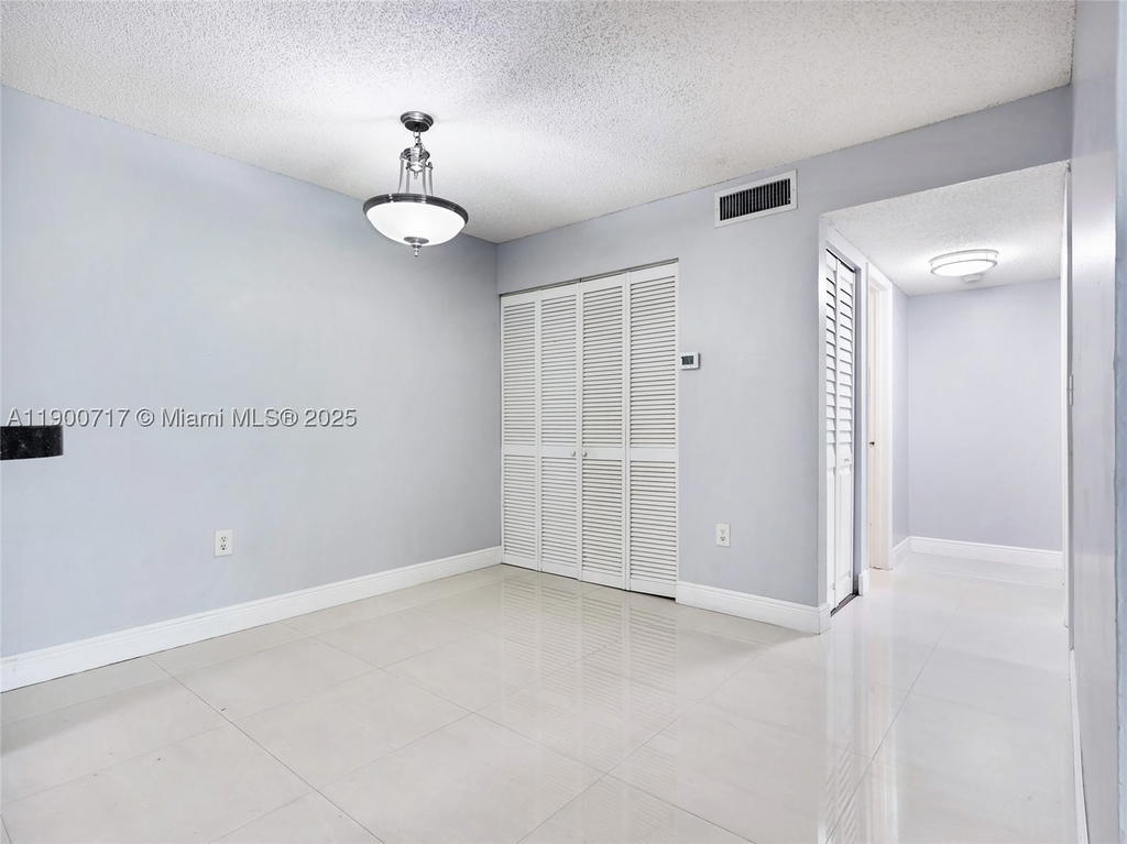 Real estate property located at 15520 80th St B-301, Miami-dade, The Courts At Kendall Con, Miami, FL
